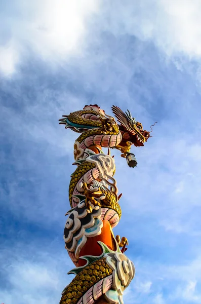 Draken Coumn i kinesiska tempel — Stockfoto