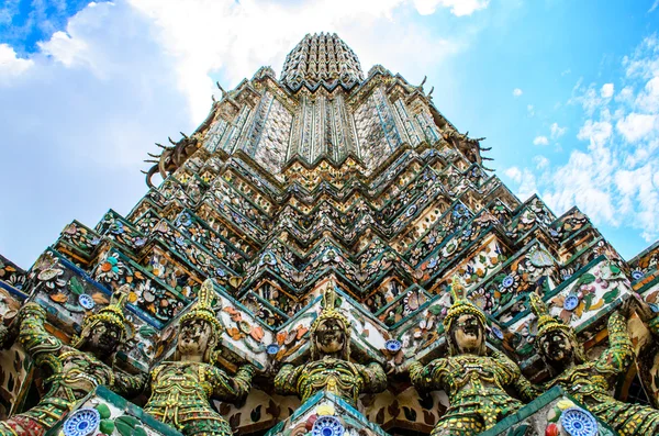 Wat Arun stoepa. — Stockfoto