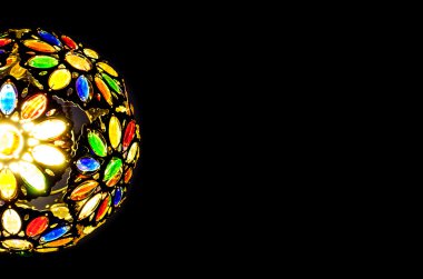 Yansıtılmış bir disko topu