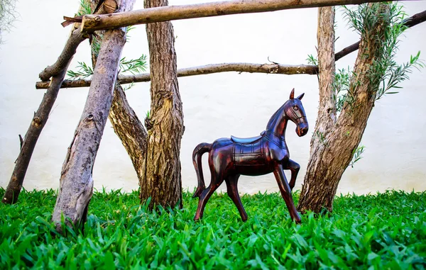 Estátua de cavalo cerâmico — Fotografia de Stock