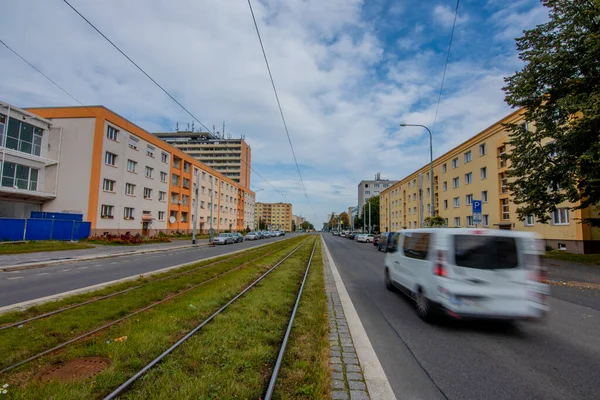 Grande Avenue Avec Des Rails Tramway Milieu Avec Grands Bâtiments — Photo