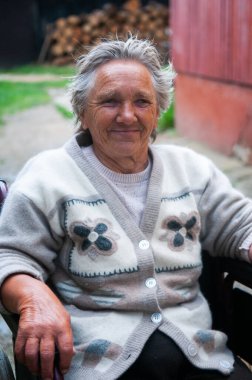 5 / 16 / 2018. Lomnicka, Slovakya. Slovakya 'nın göbeğindeki Romanlar ya da Çingeneler korkunç koşullarda yaşıyorlar. Yoksulluk, leke ve eşit fırsatlar için acı çekiyorlar. Terkedilme, ayrımcılık ve sefalet.