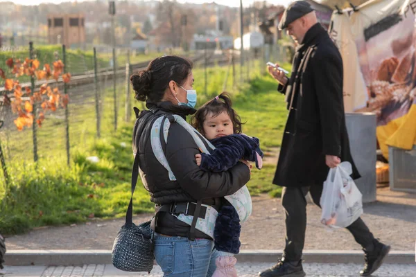 2020 Prága Csehország Koronavírus Covid Idején Prágai Hradcanska Metrómegállóban Sétáló — Stock Fotó