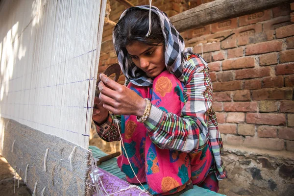 Женщина Индии Имеет Много Обязанностей Заботиться Своих Детях Приготовление Пищи — стоковое фото