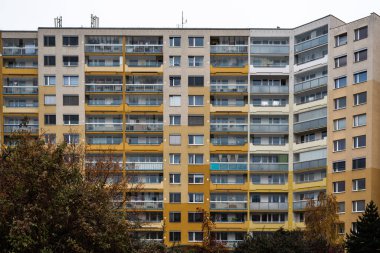 Prag 'da. Çek Cumhuriyeti. 01 / 12 / 2020. Çek Cumhuriyeti 'nde ve Doğu Avrupa' daki diğer ülkelerde komünist rejim sırasında panellerle inşa edilmiş panelaklar veya binalar. Emlak Konutunun Bir Parçası