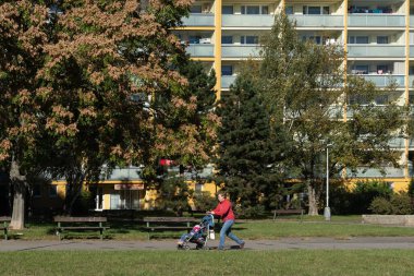 Prag 'da. Çek Cumhuriyeti. 01 / 12 / 2020. Çek Cumhuriyeti 'nde ve Doğu Avrupa' daki diğer ülkelerde komünist rejim sırasında panellerle inşa edilmiş panelaklar veya binalar. Emlak Konutunun Bir Parçası