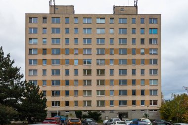 Prag 'da. Çek Cumhuriyeti. 01 / 12 / 2020. Çek Cumhuriyeti 'nde ve Doğu Avrupa' daki diğer ülkelerde komünist rejim sırasında panellerle inşa edilmiş panelaklar veya binalar. Emlak Konutunun Bir Parçası