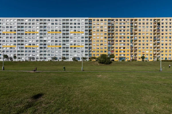 Prag 'da. Çek Cumhuriyeti. 01 / 12 / 2020. Çek Cumhuriyeti 'nde ve Doğu Avrupa' daki diğer ülkelerde komünist rejim sırasında panellerle inşa edilmiş panelaklar veya binalar. Emlak Konutunun Bir Parçası