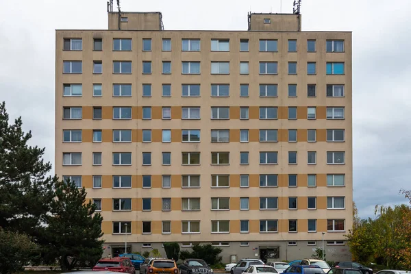 Prag 'da. Çek Cumhuriyeti. 01 / 12 / 2020. Çek Cumhuriyeti 'nde ve Doğu Avrupa' daki diğer ülkelerde komünist rejim sırasında panellerle inşa edilmiş panelaklar veya binalar. Emlak Konutunun Bir Parçası