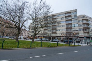 Prag, Çek Cumhuriyeti. 12-18-2020. Dejvice 'deki tarihi bina.