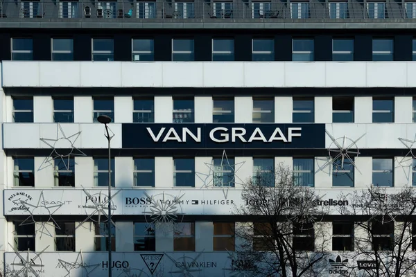 プラハ チェコ共和国 2020 プラハの象徴的な百貨店の1つであるヴァン グラーフ Van Graaf 歴史的な街の中心部にある名門ビルでブランドと製品を展示しています — ストック写真