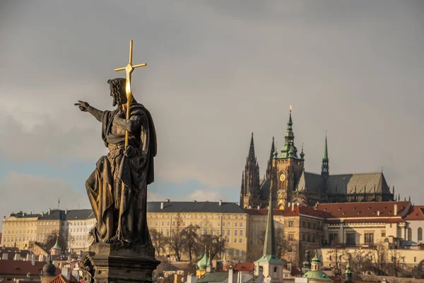 Praga Repubblica Ceca 2021 Statua San Giovanni Battista Sul Ponte — Foto Stock