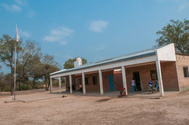 Chaco Eyaleti. Arjantin. 15-01-2019. Kuzey Arjantin 'deki Chaco eyaletinde okula giden bir grup yerli çocuk..