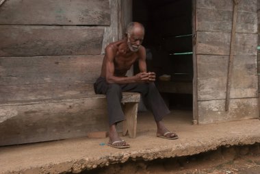 Darien Eyaleti, Panama. 07-18-2019. Orta Amerika, Panama 'daki Darien Eyaleti' nden Afrikalı yaşlı bir adamın portresi..