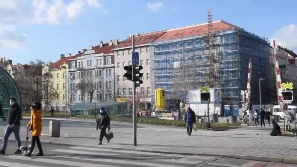 Praag Tsjechië 2021 Mensen Met Een Masker Die Een Koude — Stockvideo