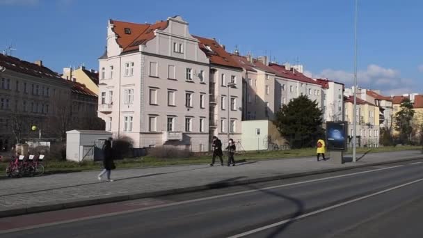 Prague République Tchèque 2021 Les Gens Marchant Sur Trottoir Avec — Video