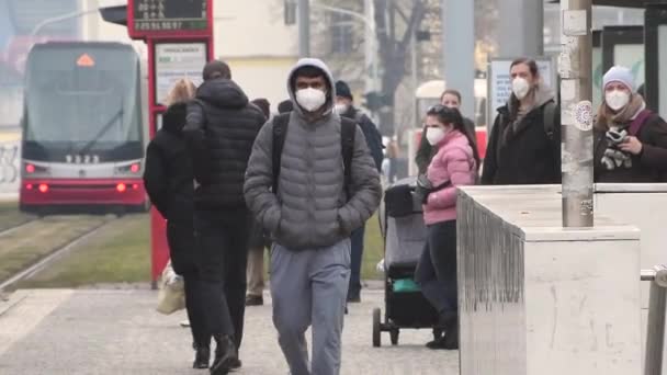 Prague Czech Republic 2021 People Walking Mask Waiting Tram City — ストック動画