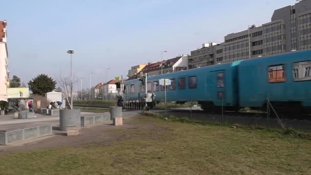 Prague République Tchèque 2021 Une Barrière Ferroviaire Est Levée Après — Video