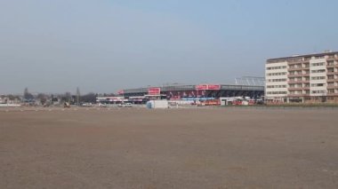 Prag, Çek Cumhuriyeti. 01-15-2021. Park Letna 'dan Prag 6' daki büyük profesyonel futbol stadyumuna açık görüş.