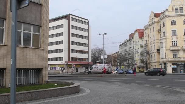 Praga Republika Czeska 2021 Panning Ruchliwej Ulicy Centrum Pragi Samochodów — Wideo stockowe