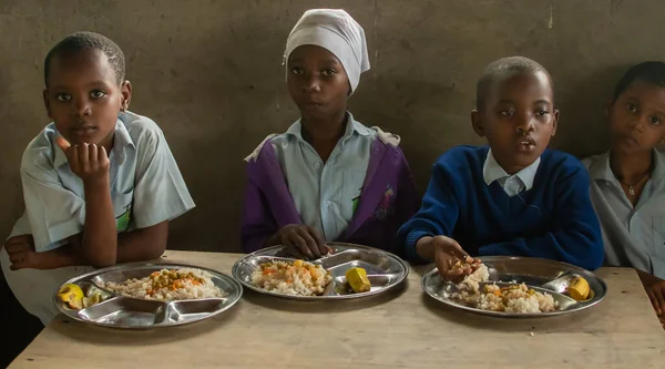 Dodoma Tanzania 2019 Grupa Dzieci Lunch Dniu Nauki Szkole Wspólnotowej Zdjęcia Stockowe bez tantiem