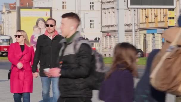 Prague Czech Republic 2021 Young Couple Walking Holding Hands Sunglasses — Stock Video