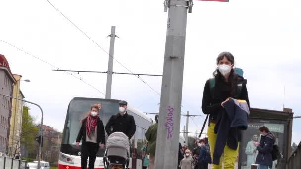 Praag Tsjechië 2021 Schieten Van Onderen Een Moeder Een Vader — Stockvideo