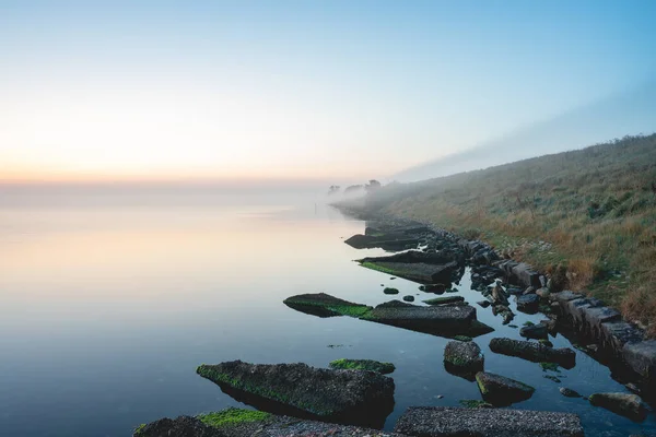 Den Osse Zealand Netherlands海岸的一个雾蒙蒙的早晨 — 图库照片