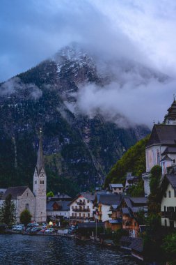 Göl kenarındaki güzel şehir, Hallstatt Avusturya 26 Eylül 2020.