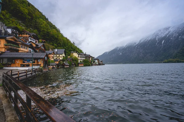 Göl kenarındaki güzel şehir, Hallstatt Avusturya 26 Eylül 2020.