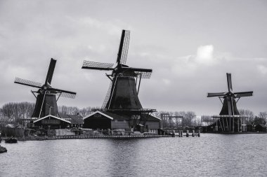 Akşam Zaanse Schans Zaandam, Hollanda 'da. Januari 17 2021