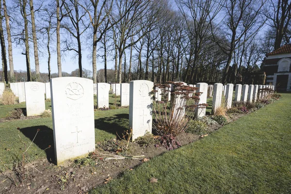 Hava Doğum Mezarlığı, Arnhem Oosterbeek, Hollanda,