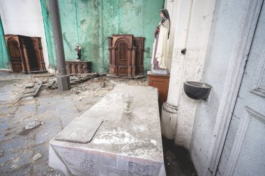 Urbex, Belçika 'da terk edilmiş eski bir kilise..