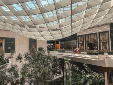 Iguatemi alışveriş merkezinin içinde, Faria Lima, Sao Paulo, Brezilya 'da. 11 Ekim 2025.