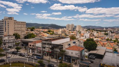 Sao Paulo 'nun kuzey kısmının silueti. Tucuruvi, Sao Paulo, Brezilya. 20 Ekim 2025.