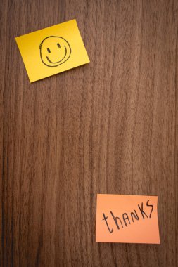 Tahta arka plandaki notlar için teşekkür ederim. Şükran günün kutlu olsun..