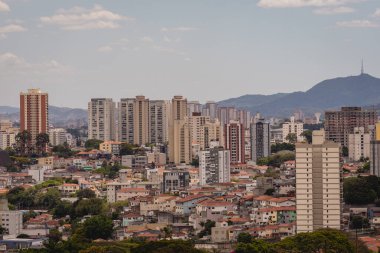 Sao Paulo 'nun kuzey kısmının silueti. Tucuruvi, Sao Paulo, Brezilya. 20 Ekim 2025.