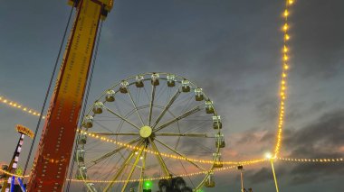 Curitiba PR Brezilya. 9 Aralık 2025. Curitiba 'daki Park Barigui' de Noel Fuarı.