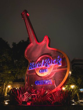 Curitiba PR Brezilya. 8 Aralık 2025. Geceleri Curitiba 'daki Hardrock Kafe.