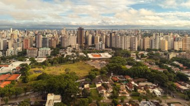 Curitiba 'dan Skyline, Panoramik Kule' den. Curitiba, Brezilya.