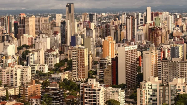 Curitiba 'dan Skyline, Panoramik Kule' den. Curitiba, Brezilya.