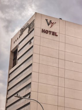 Curitiba PR Brezilya. 8 Aralık 2025. Curitiba 'nın merkezinde Zafer Villa Oteli.