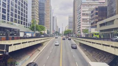 Akşam Paulista Bulvarı 'nda ışıklar açıkken. Januari 10, 2025. Sao Paulo SP Brezilya.