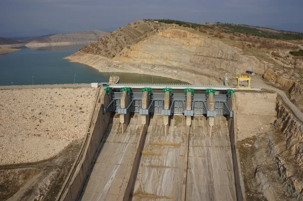 Estradas, represas, água, construção, túnel, lagoas, montanhas, pontes — Fotografia de Stock