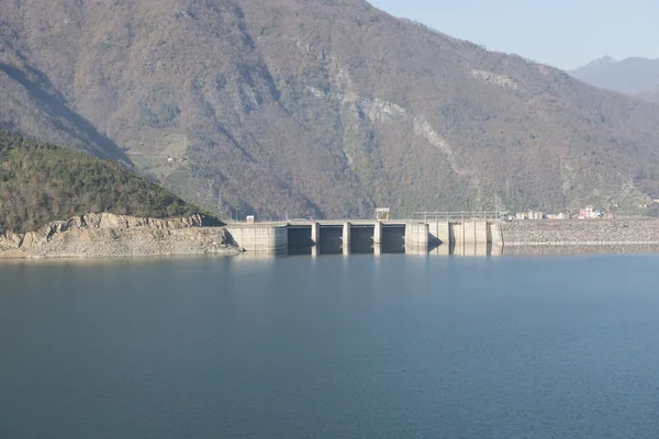 Wegen, dammen, water, bouw, tunnel, vijvers, bergen, bruggen — Stockfoto