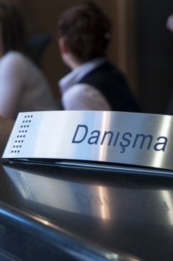 çeşitli panoları ve işaretleri