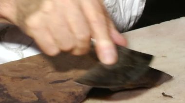 Sanatçı kitap onarım