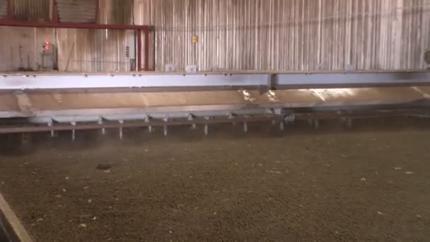 Usine de poulet biologique et production d'engrais — Video