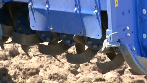 Trabalho preparatório do tractor e tempo de colheita — Vídeo de Stock