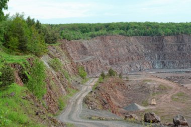 bir taş ocağı delik üzerinde havadan görünümü